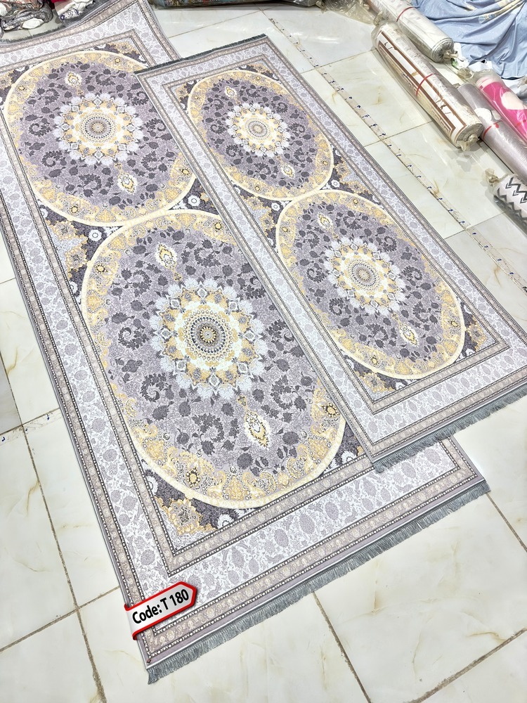 روفرشی کشدار (کاور فرش) و فرشینه و پادری کالای خواب متین کد T 180